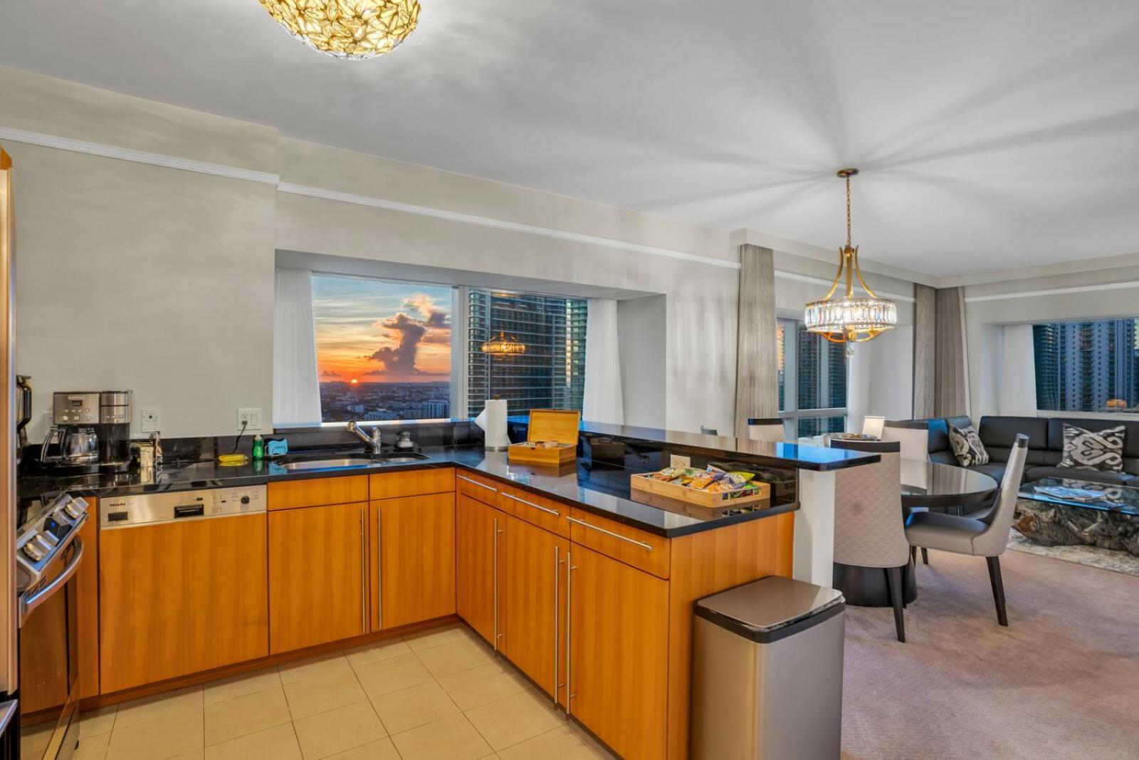 Spacious 2 Bedroom 2 Bath & Studio Suites In The Four Seasons Hotel Miami High Floors Habitación foto